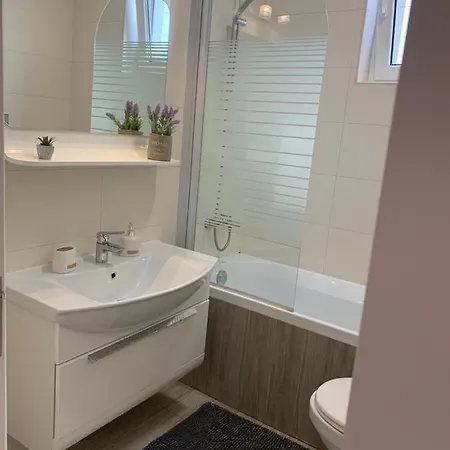 A & I Summerland Apartment * Mamaia